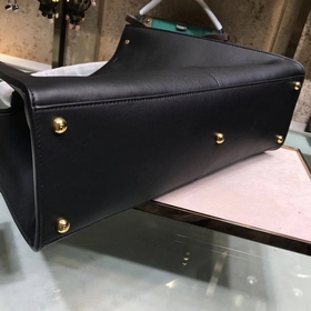 Сумка FENDI peekaboo Мягкая телячья кожа в сочетании с FF Просто
