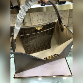 Сумка FENDI peekaboo Мягкая телячья кожа с логотипом FF Просторн