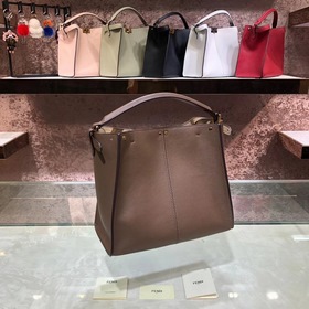 Сумка FENDI peekaboo Усовершенствованная сумка из мягкой телячьей