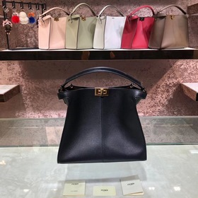 Сумка FENDI peekaboo Усовершенствованная сумка-клатч из мягкой те