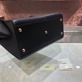 Сумка FENDI peekaboo Усовершенствованная сумка-клатч из мягкой те