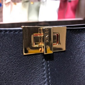 Сумка FENDI peekaboo Усовершенствованная сумка-клатч из мягкой те