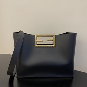 FENDI Way Большая черная сумка через плечо Изготовлена из телячь