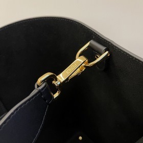 FENDI Way Большая черная сумка через плечо Изготовлена из телячь