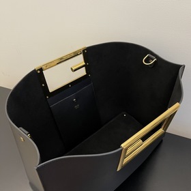 FENDI Way Большая черная сумка через плечо Изготовлена из телячь