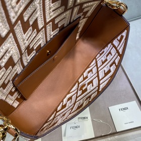 Сумка FENDI Iconic Baguette среднего размера Кожа коричневого цве