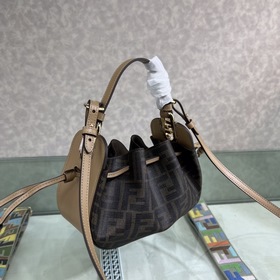 FENDI POMODORIN0 Коричневая мини-сумочка Модель S509 Изготовлена 