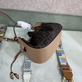 FENDI POMODORIN0 Коричневая мини-сумочка Модель S509 Изготовлена 