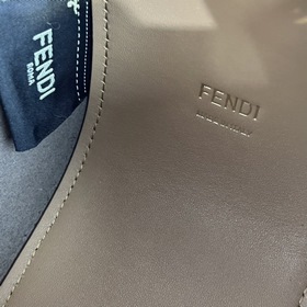 FENDI POMODORIN0 Коричневая мини-сумочка Модель S509 Изготовлена 