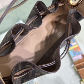 FENDI POMODORIN0 Коричневая мини-сумочка Модель S509 Изготовлена 