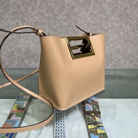 FENDI Way маленькая сумка цвета абрикос, модель 051S Изготовлена 