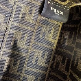 FENDI First маленькая сумка Сумка через плечо Изготовлена из мягк