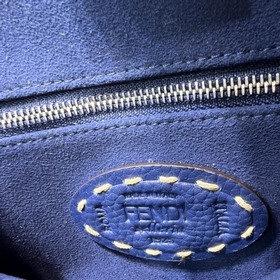 FENDI Peekaboo синяя сумка маленького размера Изготовлена из кож