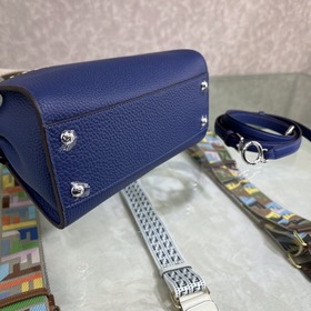 FENDI Peekaboo синяя сумка маленького размера Изготовлена из кож