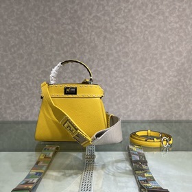 FENDI Peekaboo желтая сумка маленького размера Изготовлена из ко