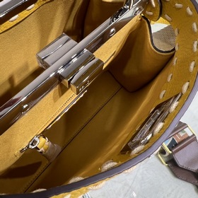 FENDI Peekaboo желтая сумка маленького размера Изготовлена из ко