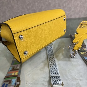 FENDI Peekaboo желтая сумка маленького размера Изготовлена из ко
