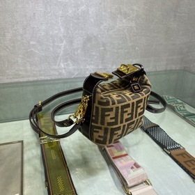 FENDI Б/У сумка Очень популярная сумка-ланчбокс С двойным логоти