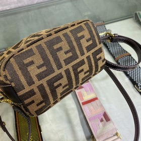 FENDI Б/У сумка Очень популярная сумка-ланчбокс С двойным логоти