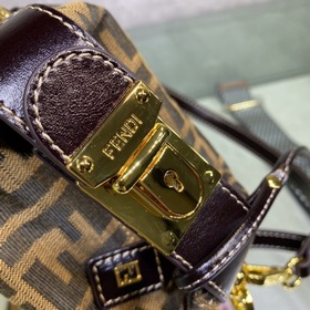 FENDI Б/У сумка Очень популярная сумка-ланчбокс С двойным логоти