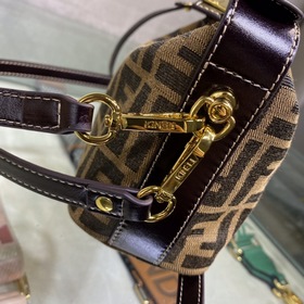 FENDI Б/У сумка Очень популярная сумка-ланчбокс С двойным логоти