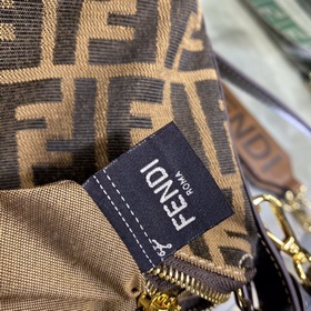 FENDI Б/У сумка Очень популярная сумка-ланчбокс С двойным логоти