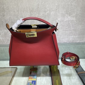Сумка FENDI PEEKABOO ESSENTIALLY среднего размера Красный Материа
