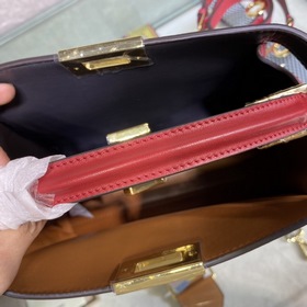 Сумка FENDI PEEKABOO ESSENTIALLY среднего размера Красный Материа