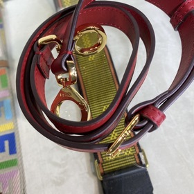 Сумка FENDI PEEKABOO ESSENTIALLY среднего размера Красный Материа