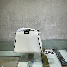 Сумка FENDI PEEKABOO ESSENTIALLY среднего размера Белый Материал：