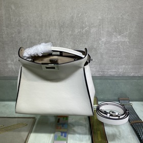 Сумка FENDI PEEKABOO ESSENTIALLY среднего размера Белый Материал：