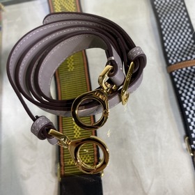 Сумка FENDI PEEKABOO ESSENTIALLY среднего размера Изготовлена из 