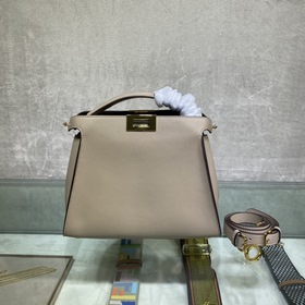 Средняя сумка FENDI PEEKABOO ESSENTIALLY Материал： телячья кожа ц