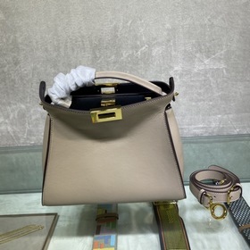 Средняя сумка FENDI PEEKABOO ESSENTIALLY Материал： телячья кожа ц