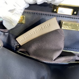 Средняя сумка FENDI PEEKABOO ESSENTIALLY Материал： телячья кожа ц