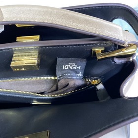 Средняя сумка FENDI PEEKABOO ESSENTIALLY Материал： телячья кожа ц