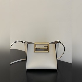 FENDI Way маленькая сумка бежевого цвета Изготовлена из телячьей