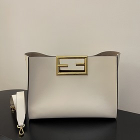 FENDI Way Большая сумка бежевого цвета с ручкой и ремнем через пл