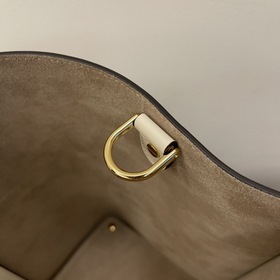 FENDI Way Большая сумка бежевого цвета с ручкой и ремнем через пл