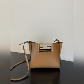 FENDI Way маленькая сумка карального цвета Изготовлена из телячье