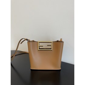 FENDI Way маленькая сумка карального цвета Изготовлена из телячье