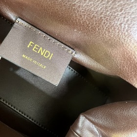 FENDI First маленькая сумка Изготовлена из фланели с вышитым узо