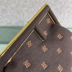 FENDI First большая сумка Изготовлена из фланели с вышитым узоро