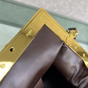 FENDI First большая сумка Изготовлена из фланели с вышитым узоро