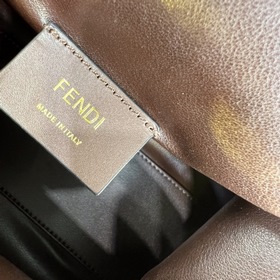 FENDI First большая сумка Изготовлена из фланели с вышитым узоро