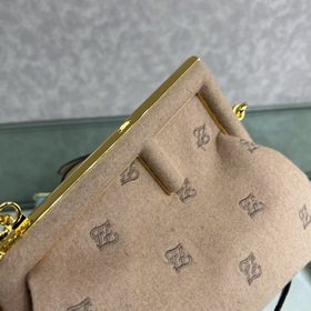 FENDI First маленькая сумка Изготовлена из фланели с вышитым узор