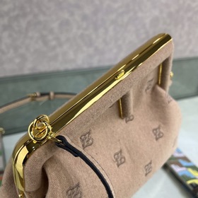 FENDI First маленькая сумка Изготовлена из фланели с вышитым узор