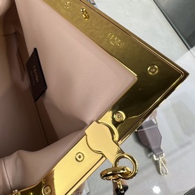 FENDI First маленькая сумка Изготовлена из фланели с вышитым узор