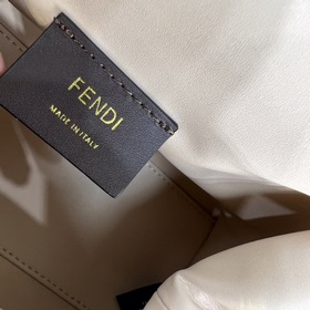 FENDI First маленькая сумка Изготовлена из фланели с вышитым узор