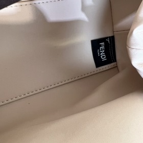 FENDI First маленькая сумка Изготовлена из фланели с вышитым узор